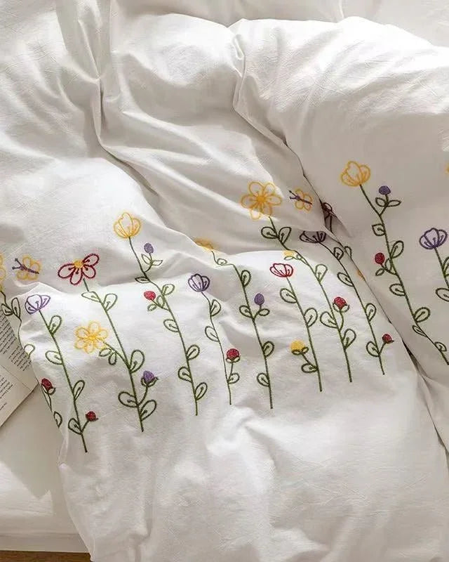 Isla White Floral Embroidered Bedding Set / Sunflower Ever Lasting