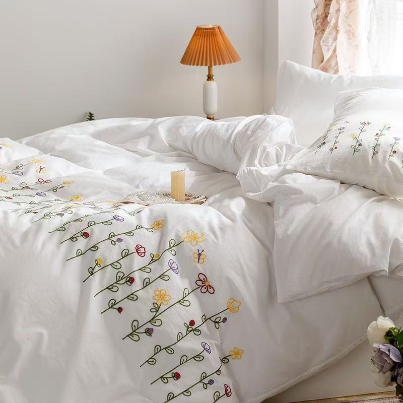 Isla White Floral Embroidered Bedding Set / Sunflower Ever Lasting