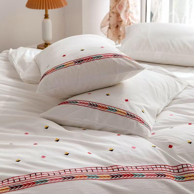 Isla White Floral Embroidered Bedding Set / Sunflower Ever Lasting