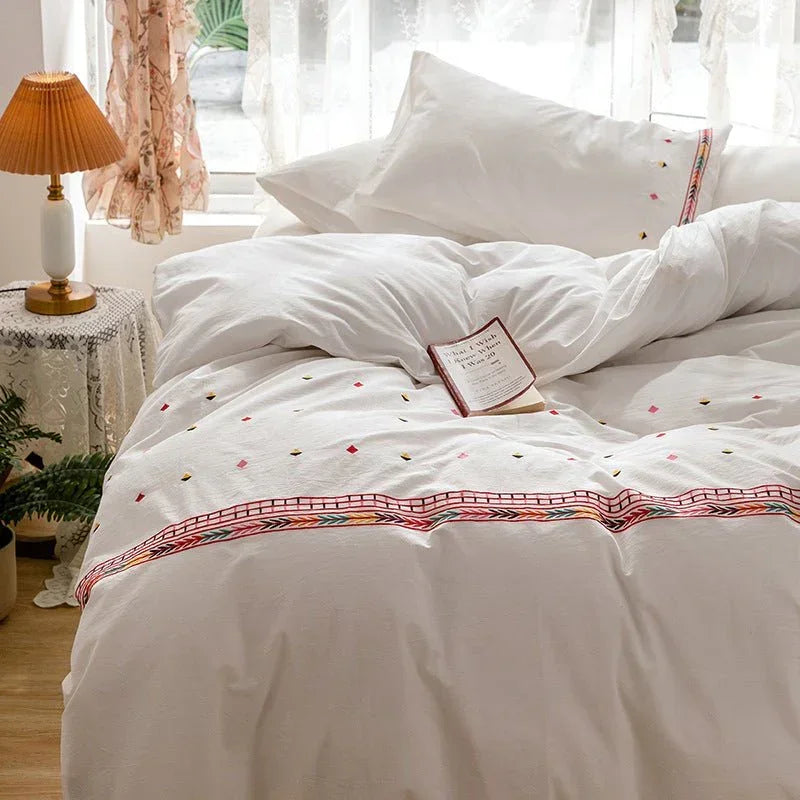 Isla White Floral Embroidered Bedding Set / Sunflower Ever Lasting