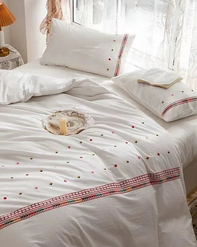 Isla White Floral Embroidered Bedding Set / Sunflower Ever Lasting