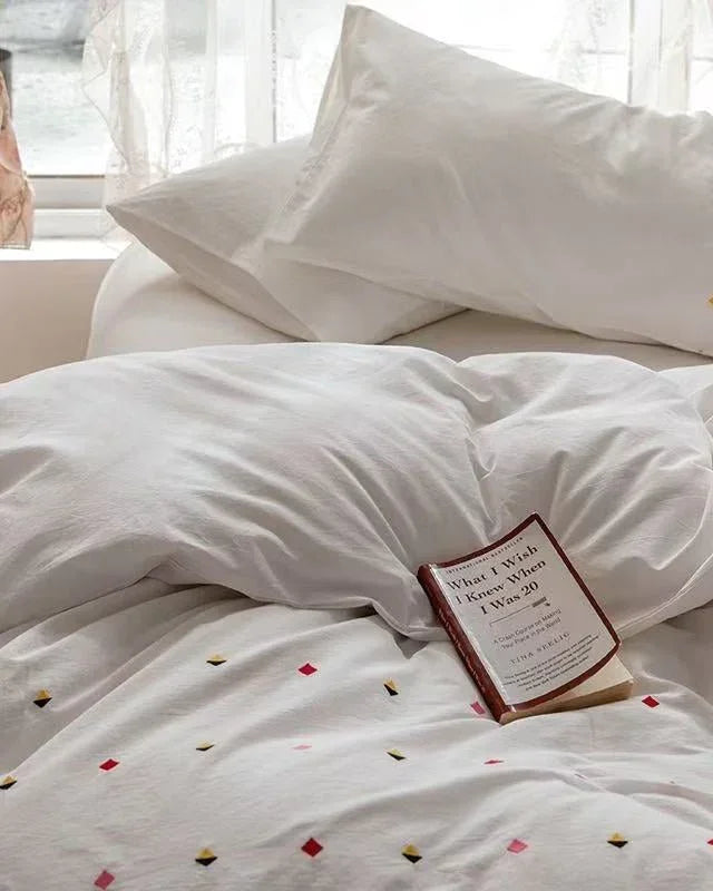 Isla White Floral Embroidered Bedding Set / Sunflower Ever Lasting