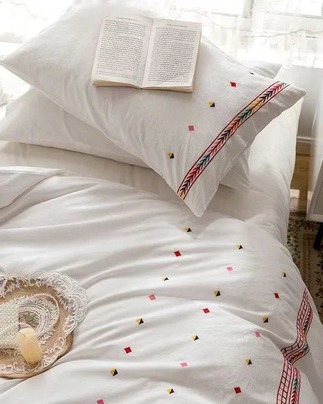 Isla White Floral Embroidered Bedding Set / Sunflower Ever Lasting