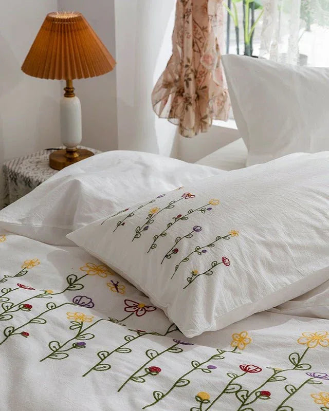 Isla White Floral Embroidered Bedding Set / Sunflower Ever Lasting