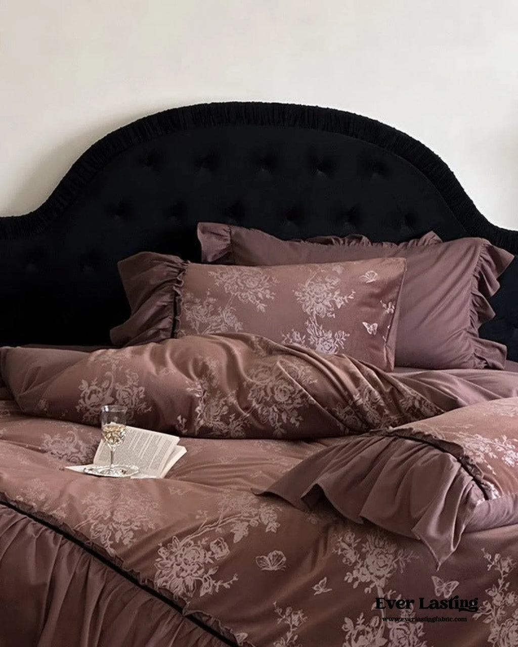 Jacquard Gilded Velvet Ruffled Bedding Set / Brown Ever Lasting