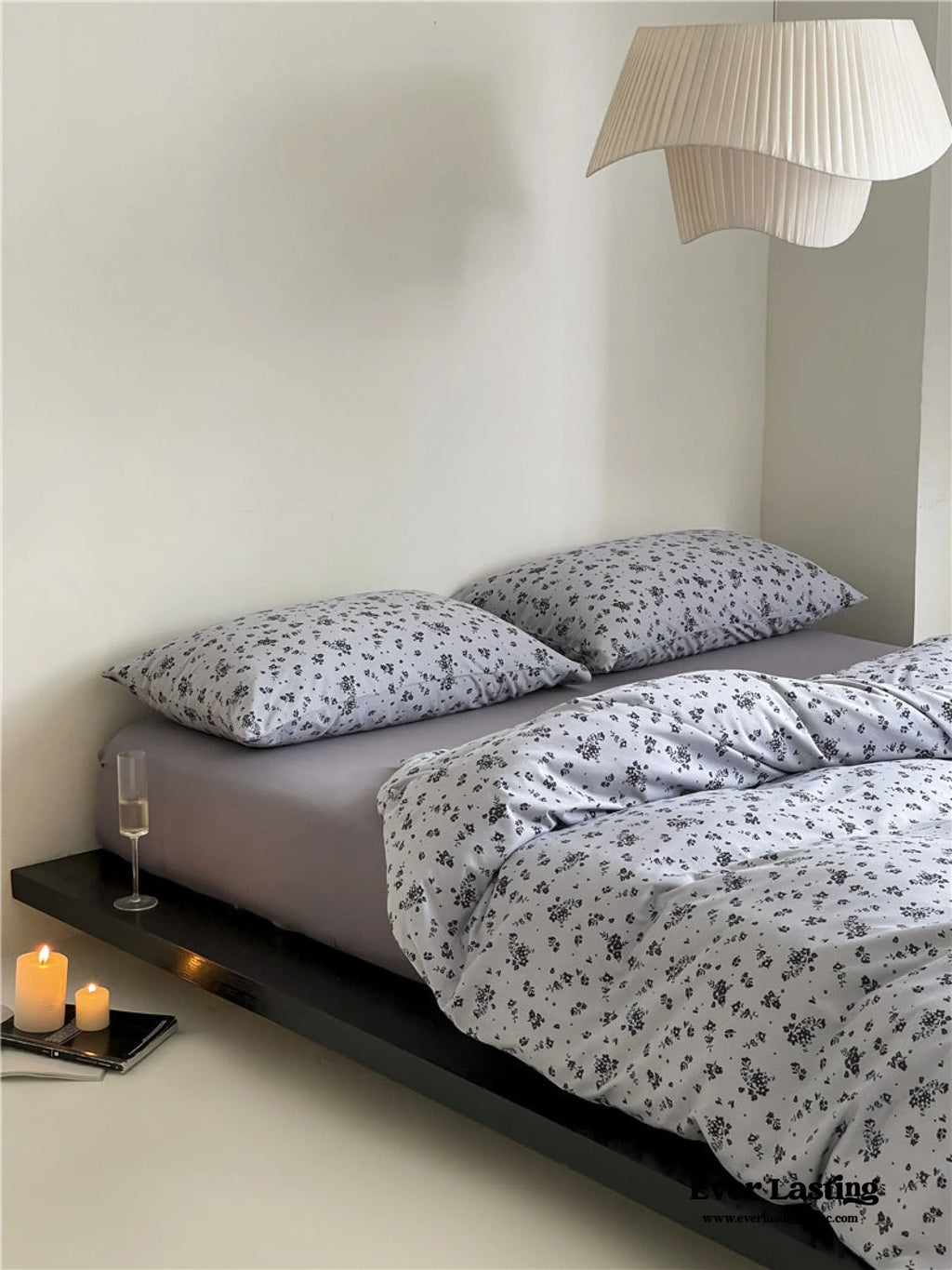 Jersey Knit Cotton Floral Bedding Set / White + Dark Blue Ever Lasting