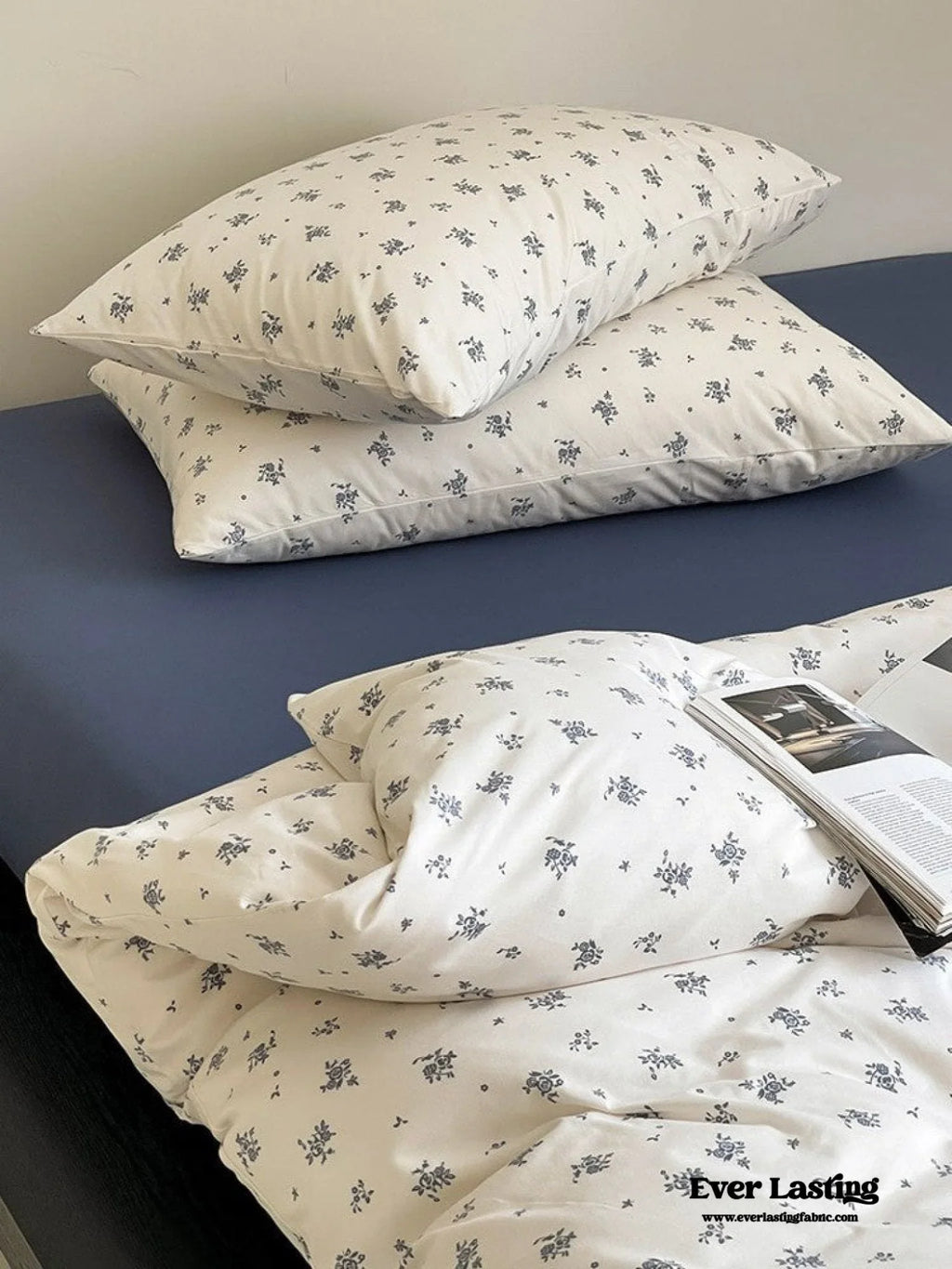 Jersey Knit Cotton Floral Bedding Set / White + Dark Blue Ever Lasting