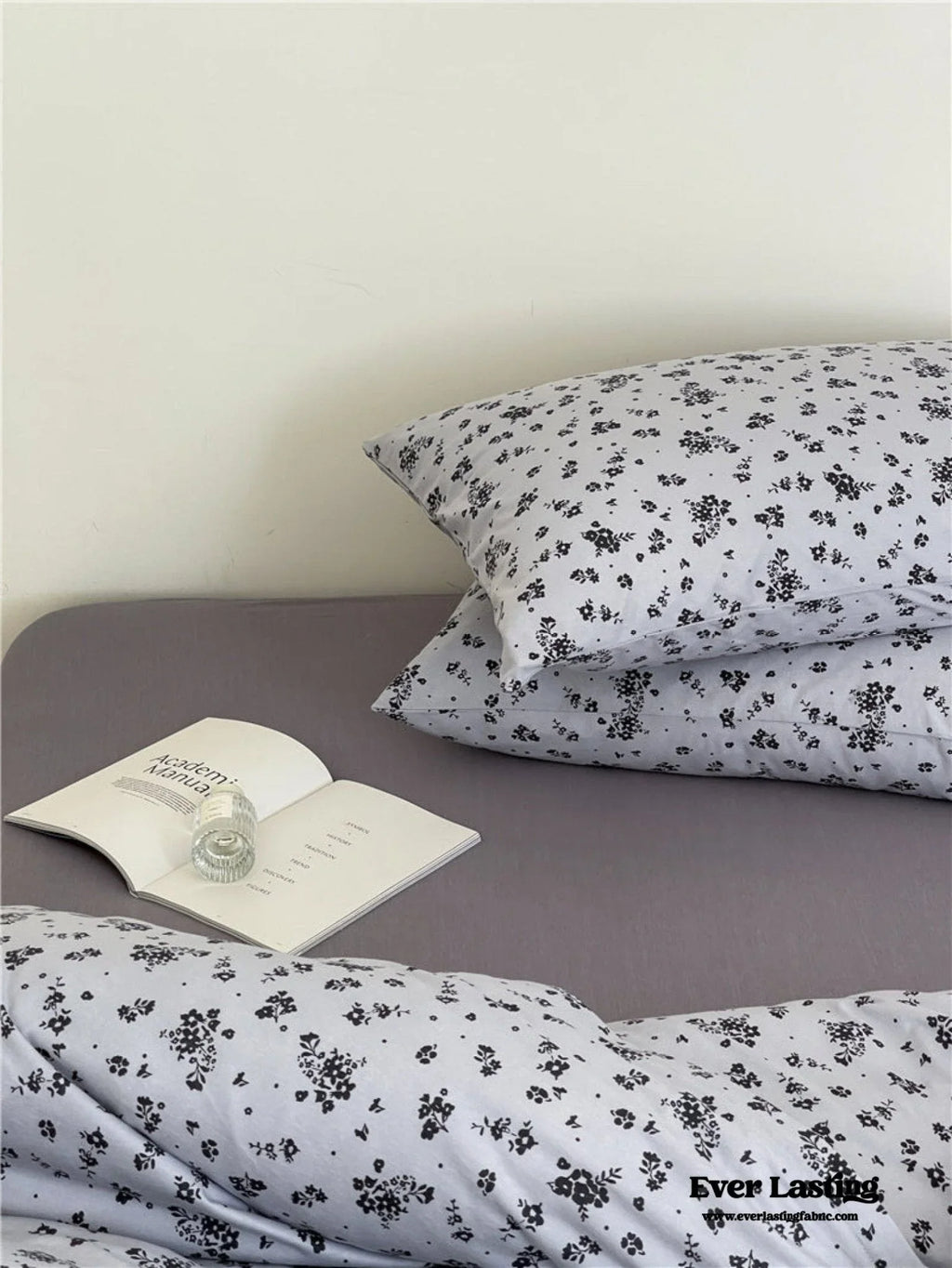 Jersey Knit Cotton Floral Bedding Set / White + Dark Blue Ever Lasting