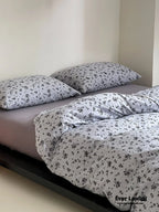 Jersey Knit Cotton Floral Bedding Set / White + Dark Blue Ever Lasting