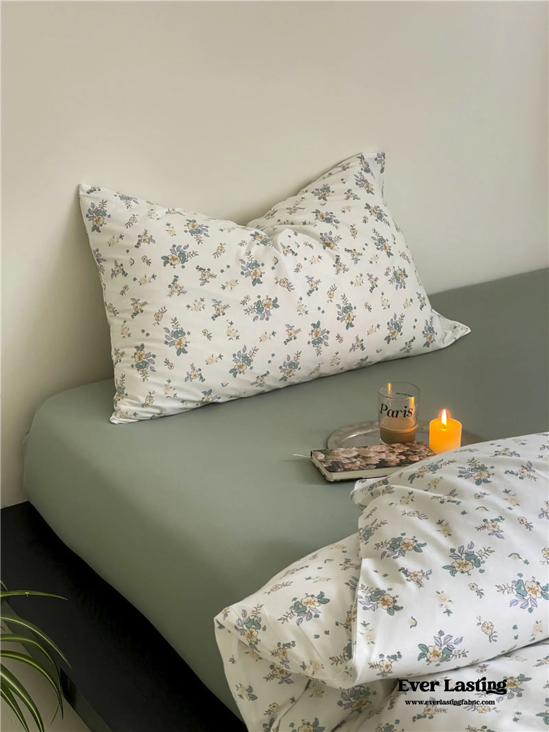 Jersey Knit Cotton Floral Bedding Set / White + Dark Blue Ever Lasting