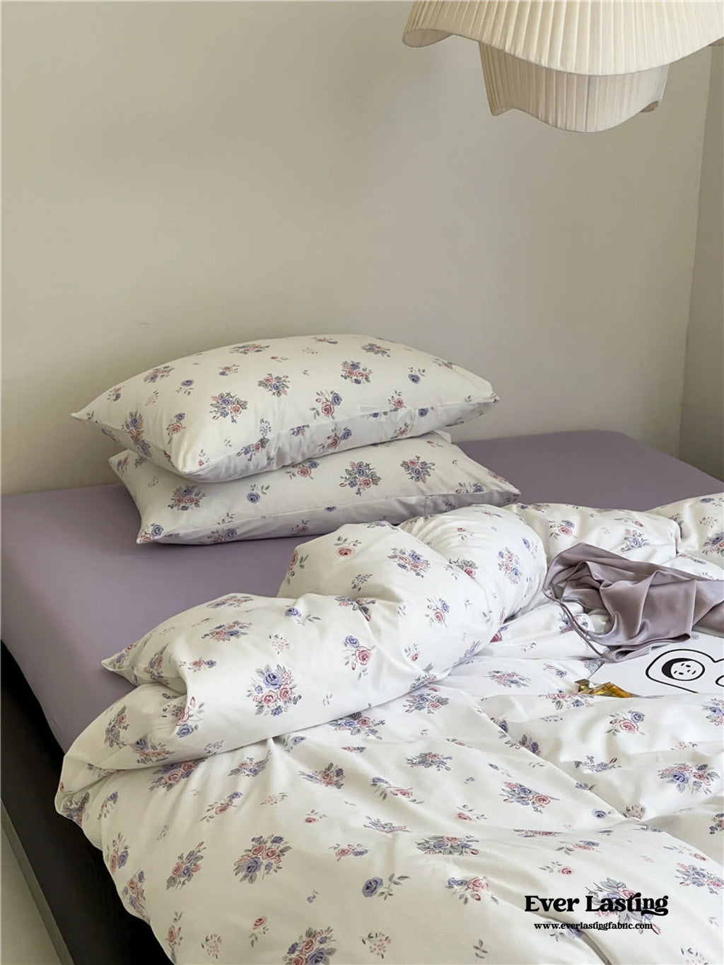 Jersey Knit Cotton Floral Bedding Set / White + Dark Blue Ever Lasting