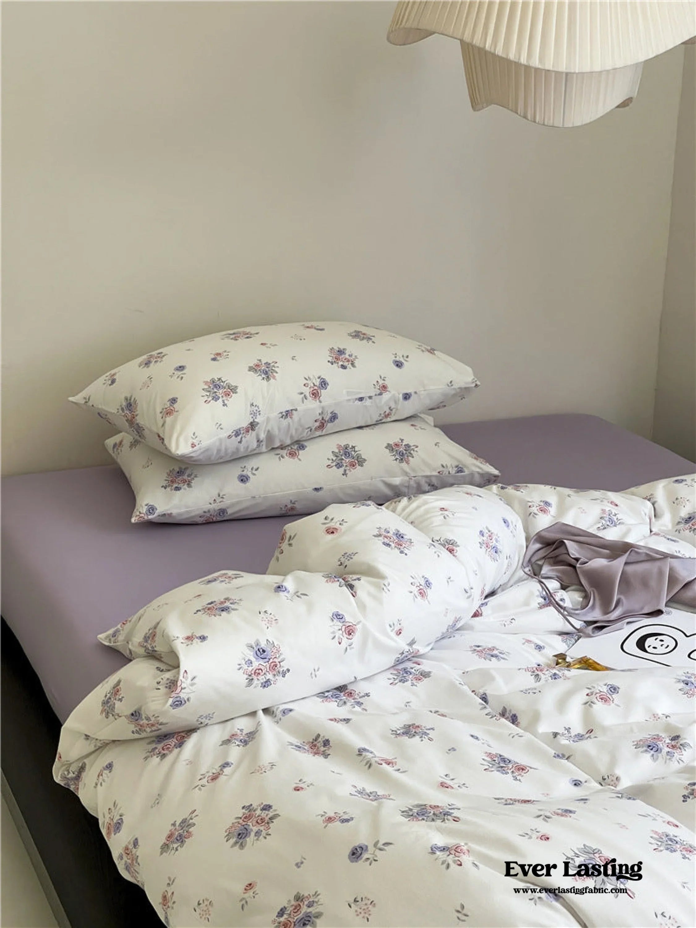Jersey Knit Cotton Floral Bedding Set / White + Dark Blue Ever Lasting