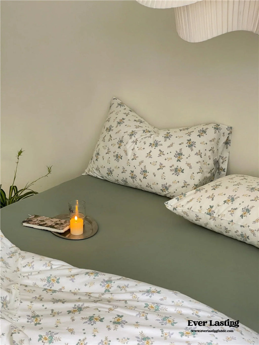 Jersey Knit Cotton Floral Bedding Set / White + Dark Blue Ever Lasting