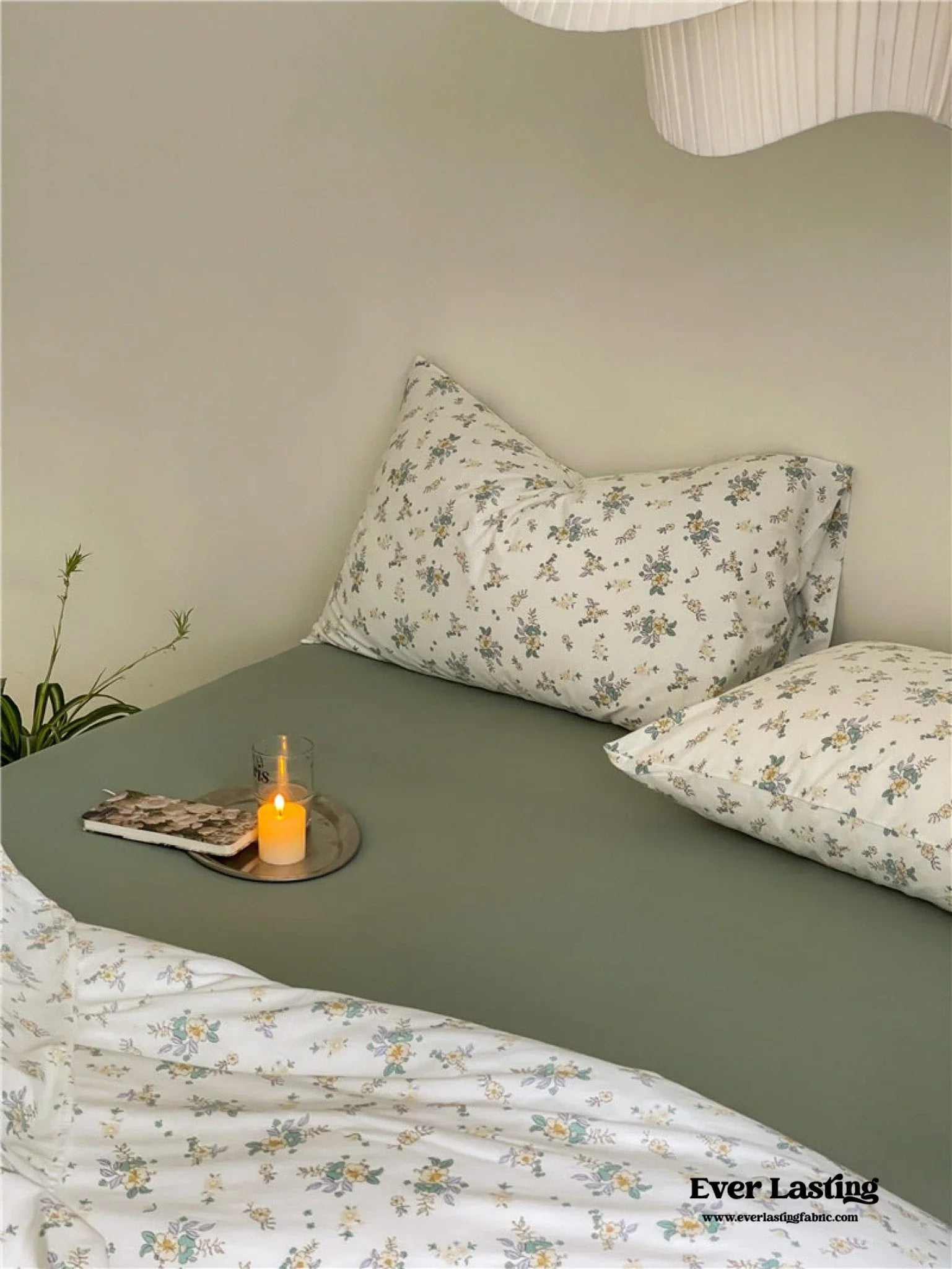 Jersey Knit Cotton Floral Bedding Set / White + Dark Blue Ever Lasting