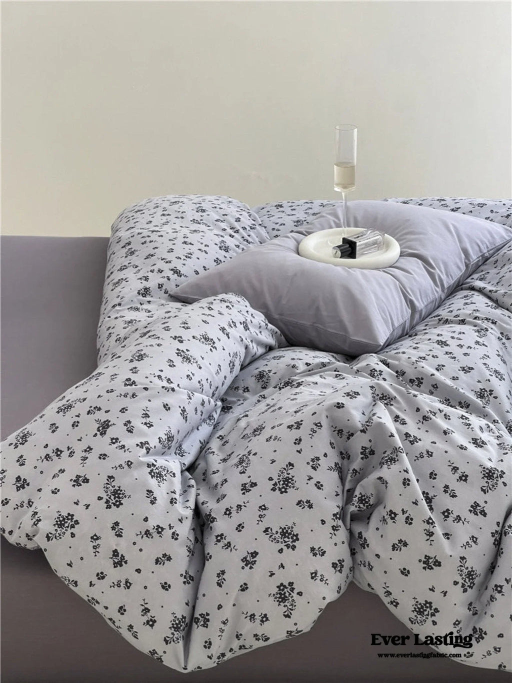 Jersey Knit Cotton Floral Bedding Set / White + Dark Blue Ever Lasting