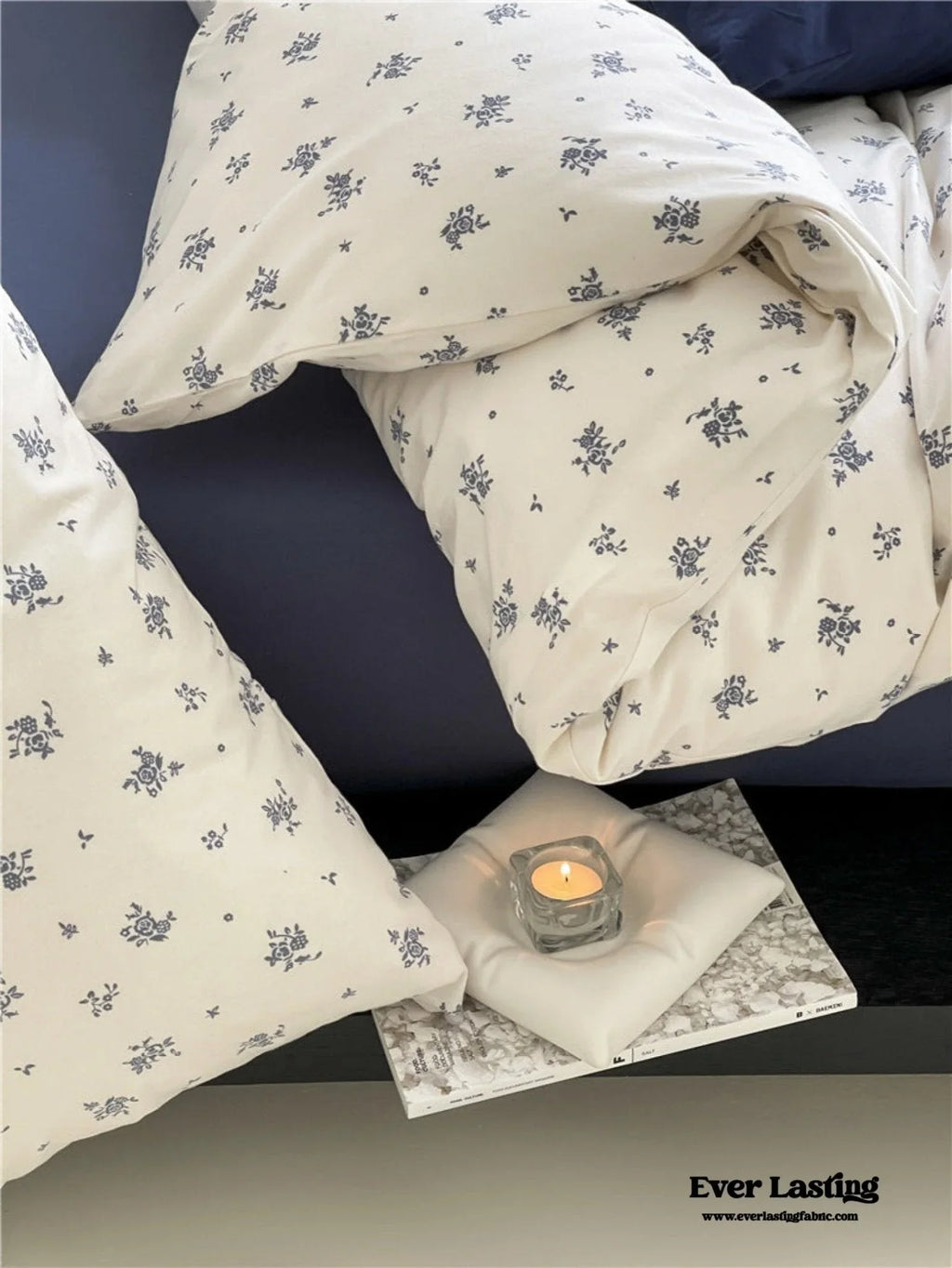 Jersey Knit Cotton Floral Bedding Set / White + Dark Blue Ever Lasting