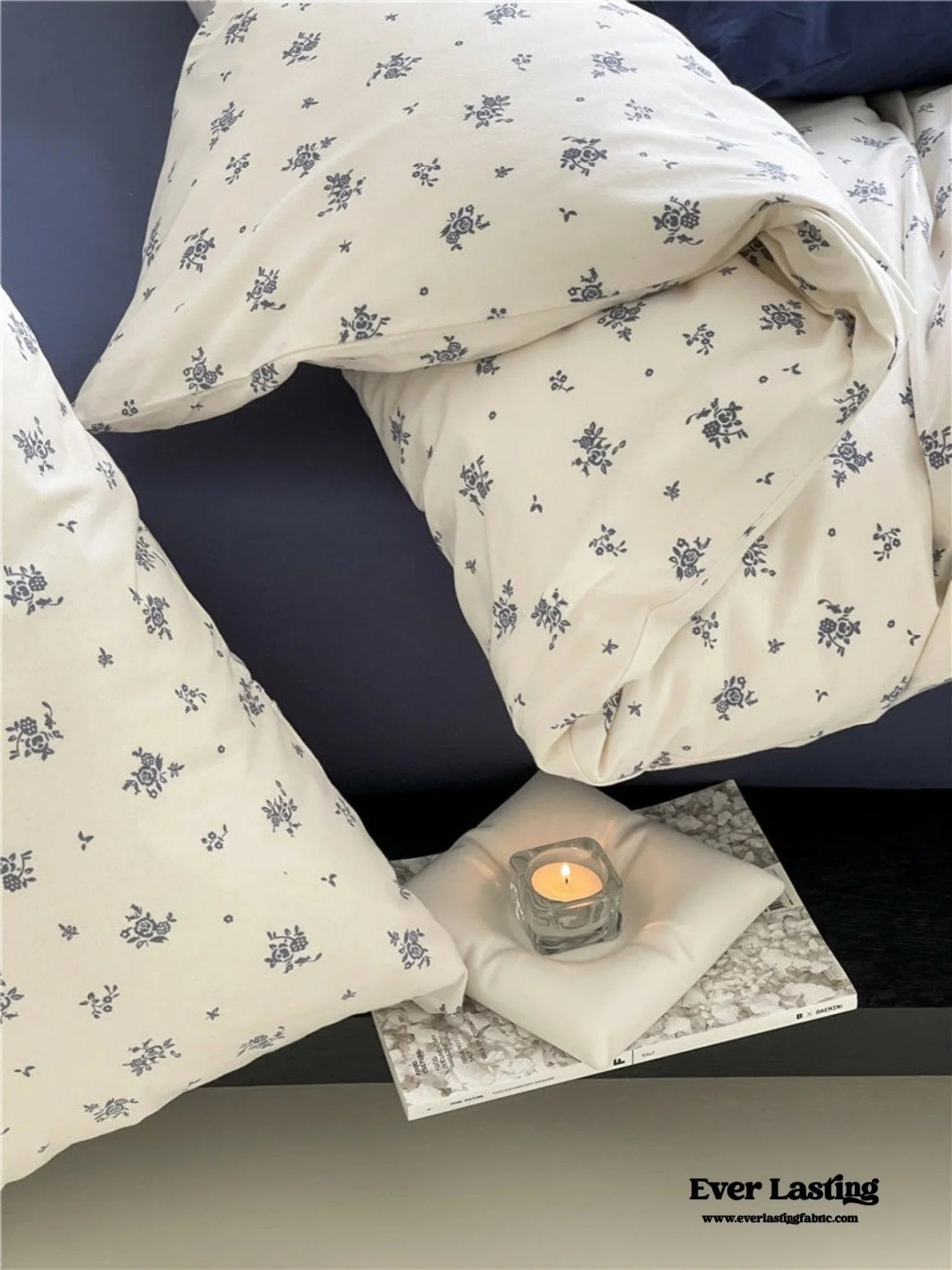 Jersey Knit Cotton Floral Bedding Set / White + Dark Blue Ever Lasting