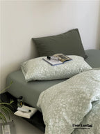 Jersey Knit Cotton Floral Bedding Set / White + Dark Blue Ever Lasting
