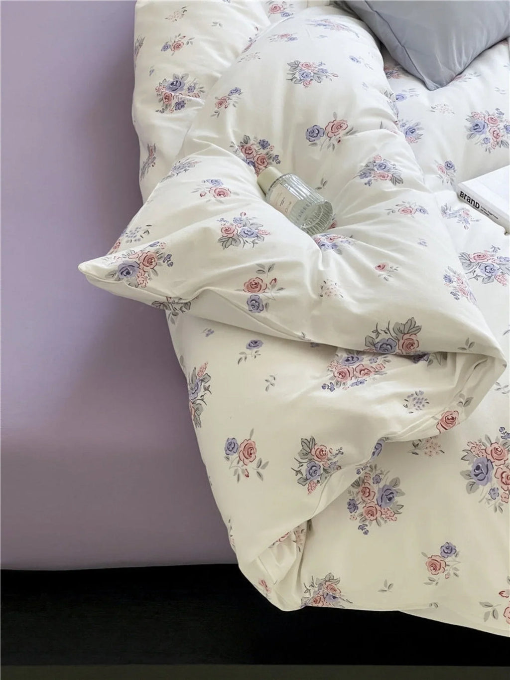 Jersey Knit Cotton Floral Bedding Set / White + Dark Blue Ever Lasting