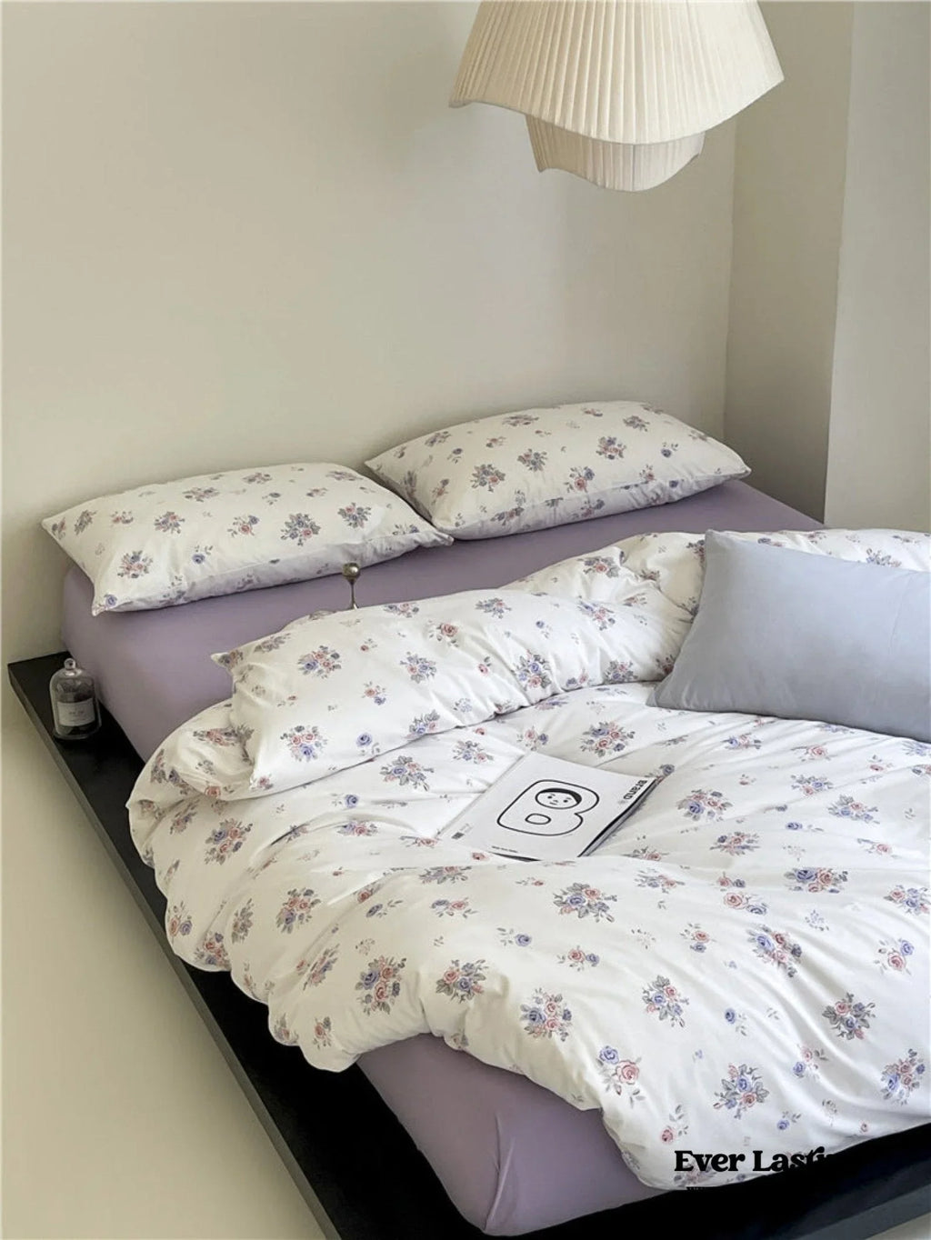 Jersey Knit Cotton Floral Bedding Set / White + Dark Blue Ever Lasting
