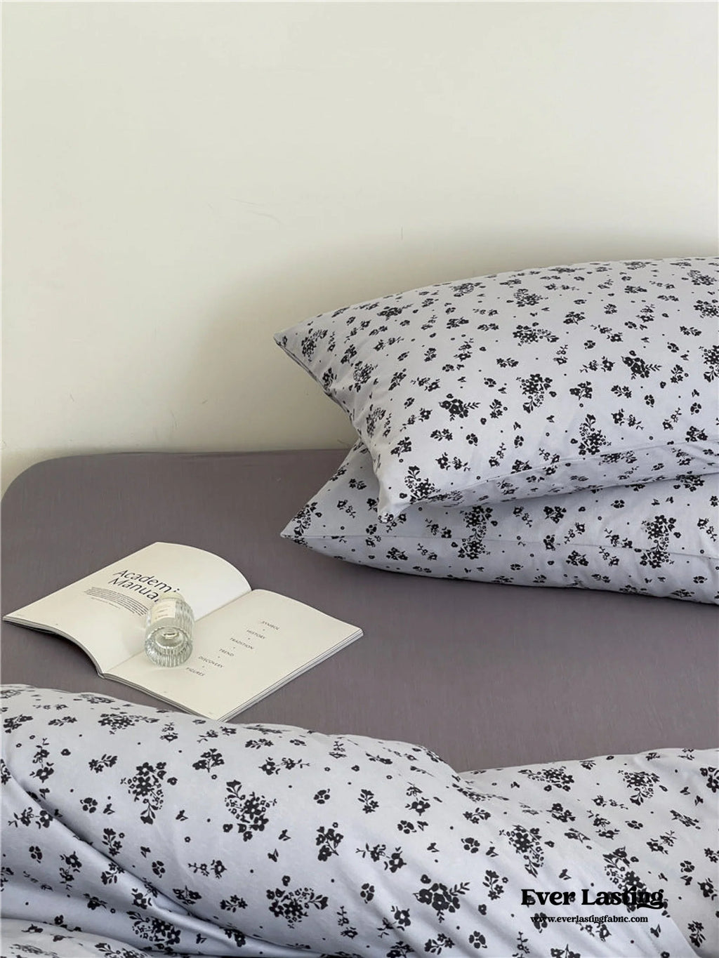 Jersey Knit Cotton Floral Bedding Set / White + Dark Blue Ever Lasting