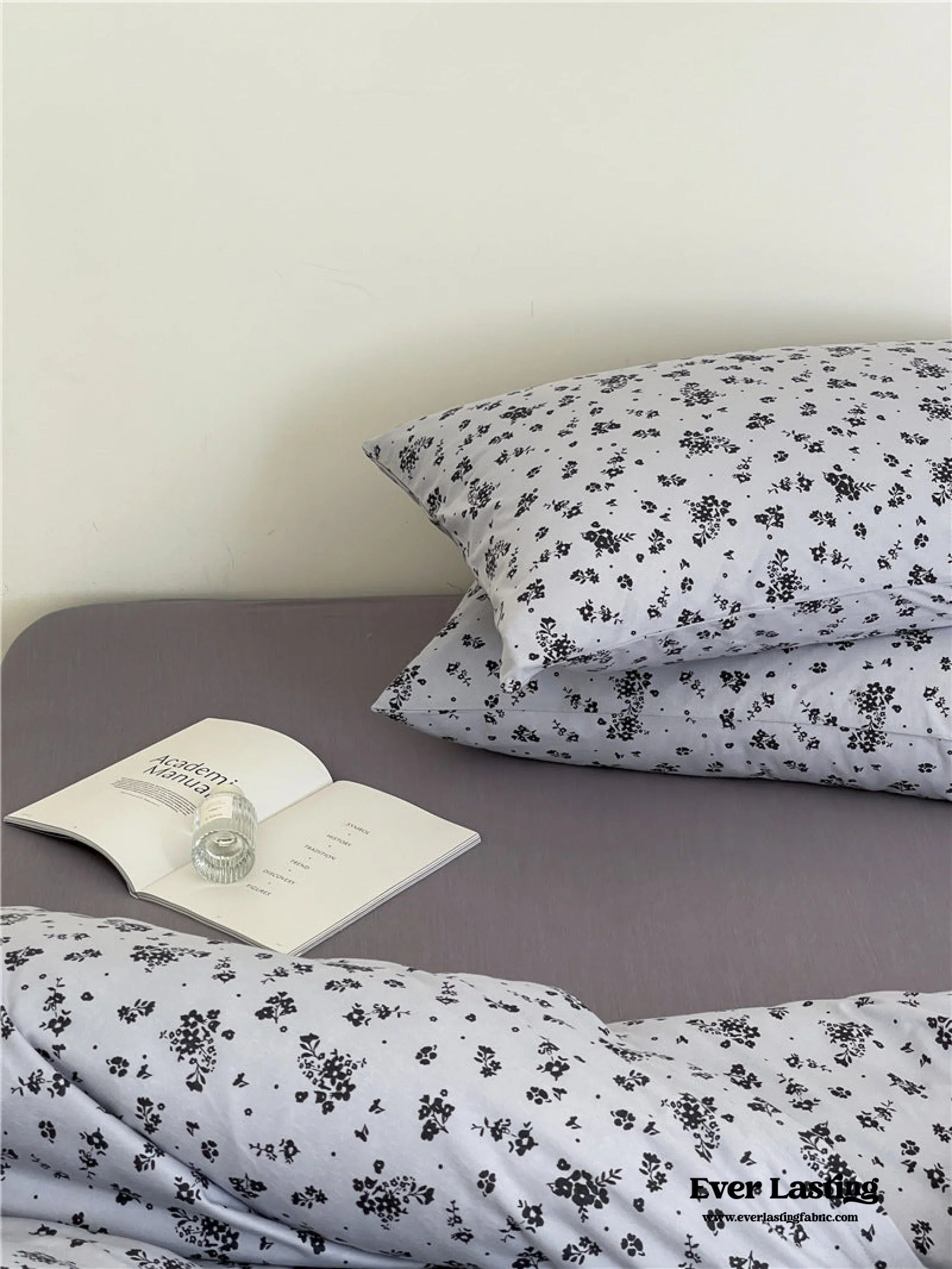 Jersey Knit Cotton Floral Bedding Set / White + Dark Blue Ever Lasting