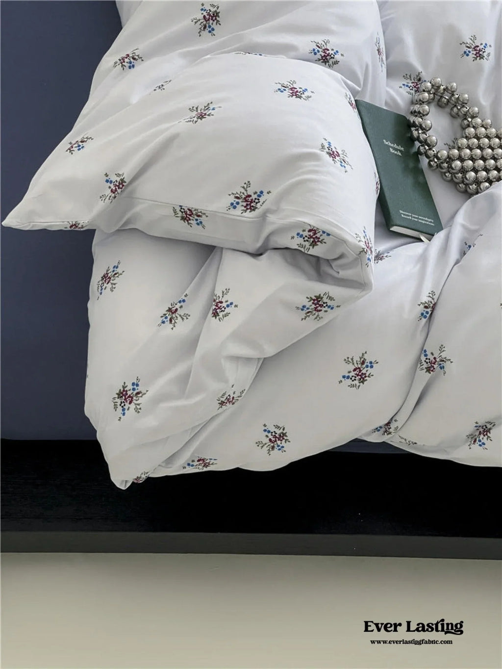 Jersey Knit Cotton Floral Bedding Set / White + Dark Blue Ever Lasting