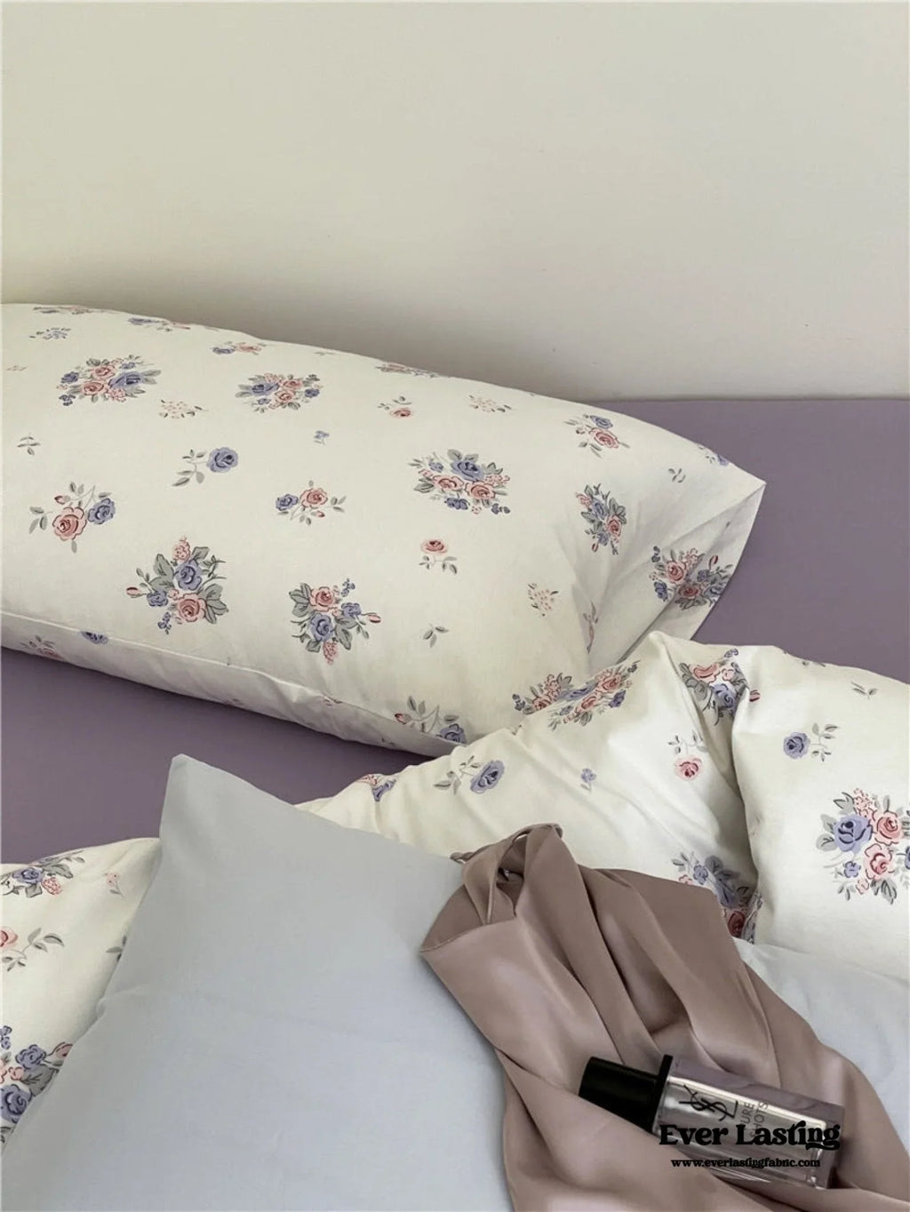Jersey Knit Cotton Floral Bedding Set / White + Dark Blue Ever Lasting