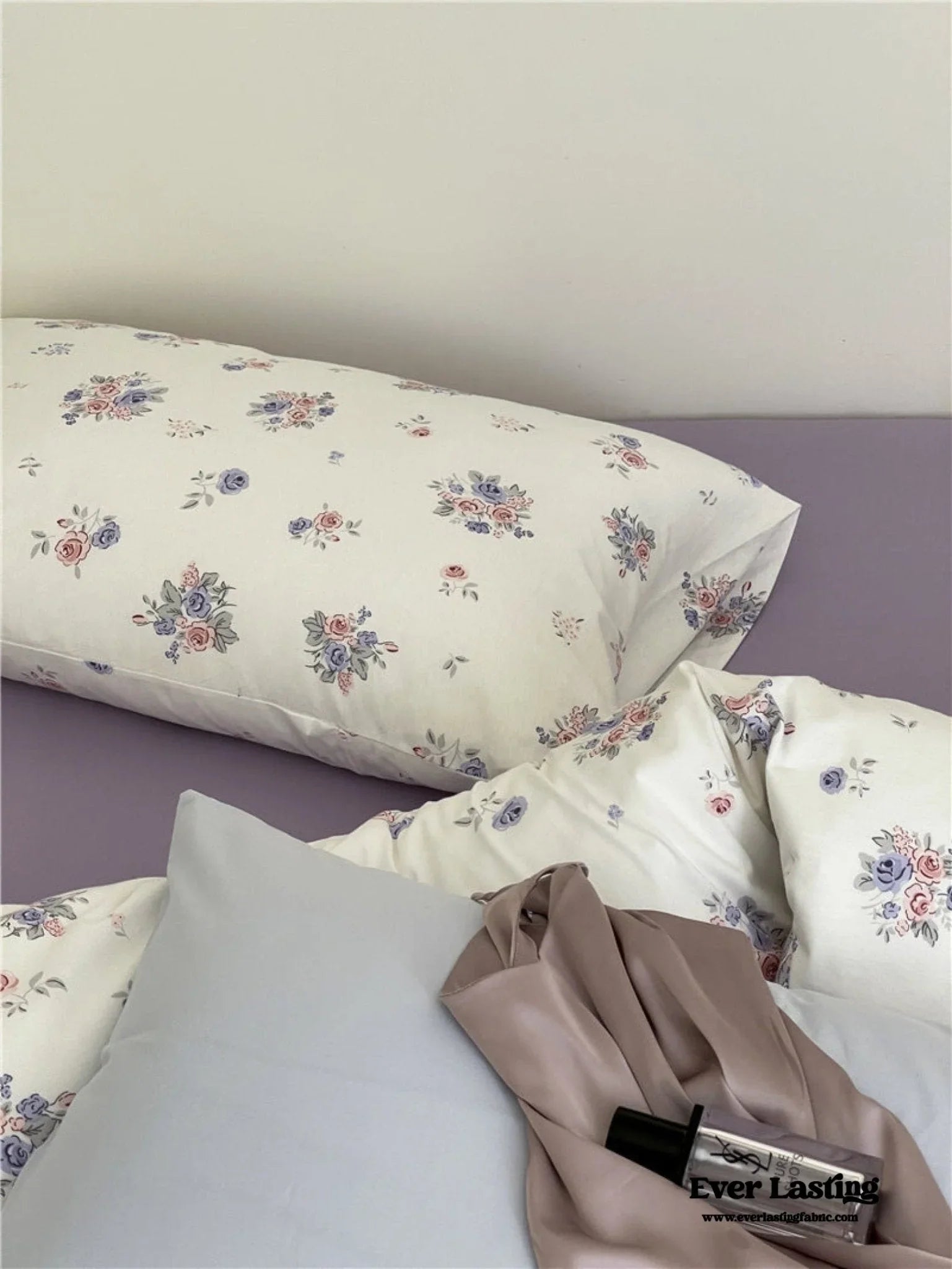 Jersey Knit Cotton Floral Bedding Set / White + Dark Blue Ever Lasting