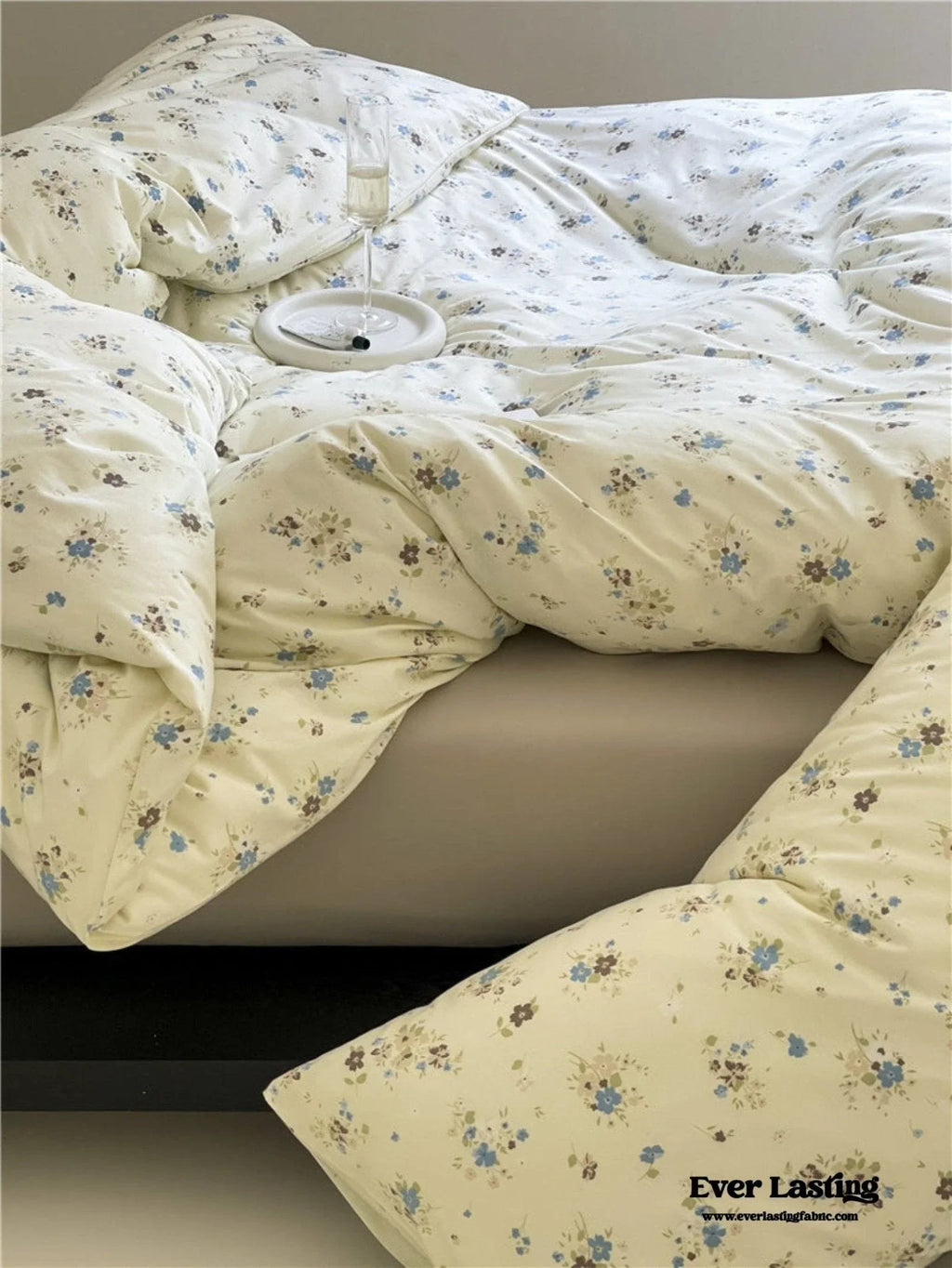 Jersey Knit Cotton Floral Bedding Set / White + Dark Blue Ever Lasting