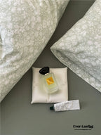 Jersey Knit Cotton Floral Bedding Set / White + Dark Blue Ever Lasting