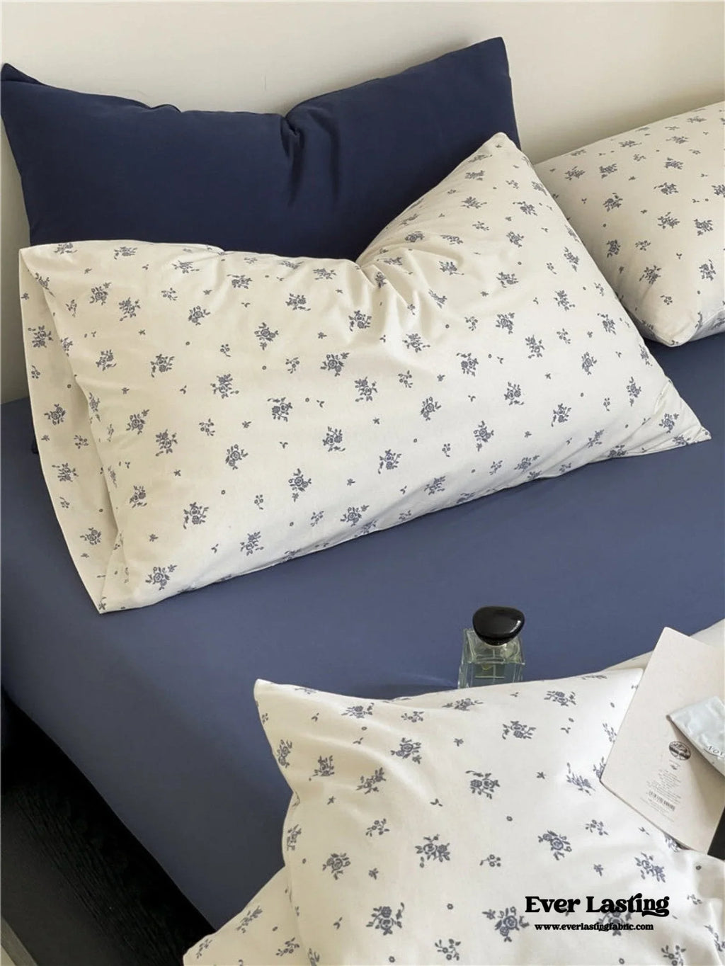 Jersey Knit Cotton Floral Bedding Set / White + Dark Blue Ever Lasting