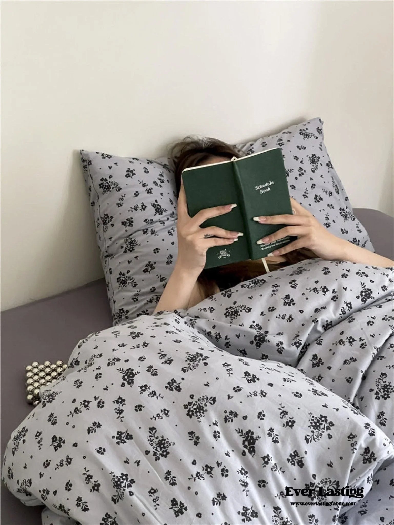 Jersey Knit Cotton Floral Bedding Set / White + Dark Blue Ever Lasting