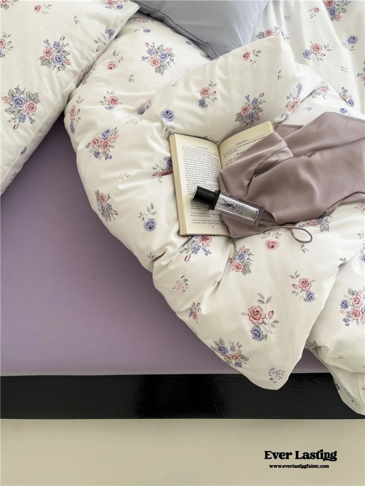 Jersey Knit Cotton Floral Bedding Set / White + Dark Blue Ever Lasting