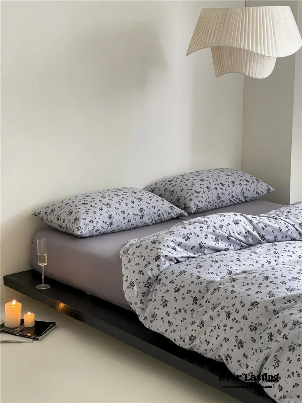 Jersey Knit Cotton Floral Bedding Set / White + Dark Blue Ever Lasting