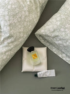 Jersey Knit Cotton Floral Bedding Set / White + Dark Blue Ever Lasting