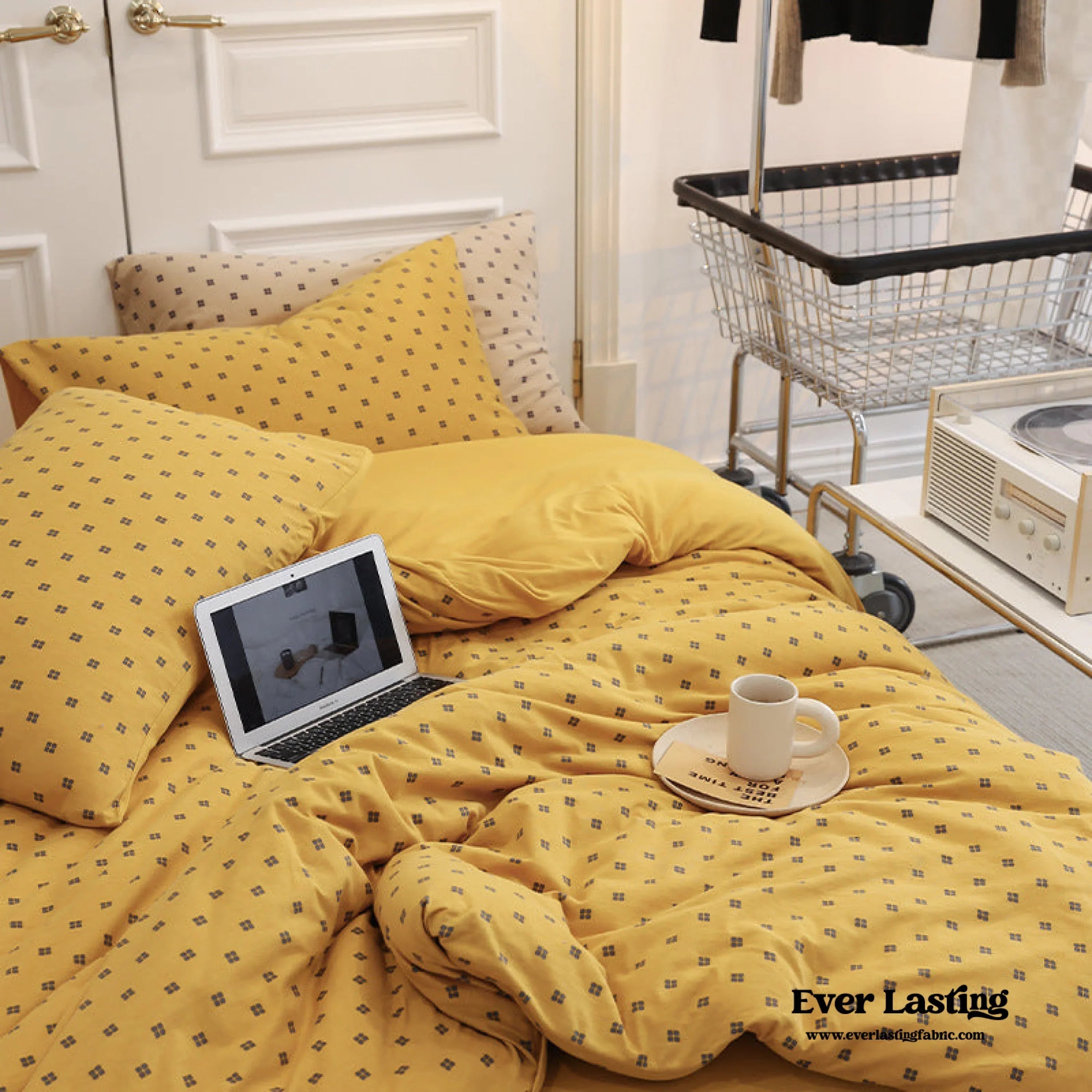 Jersey Knit Dotted Bedding Set / Pink Ever Lasting