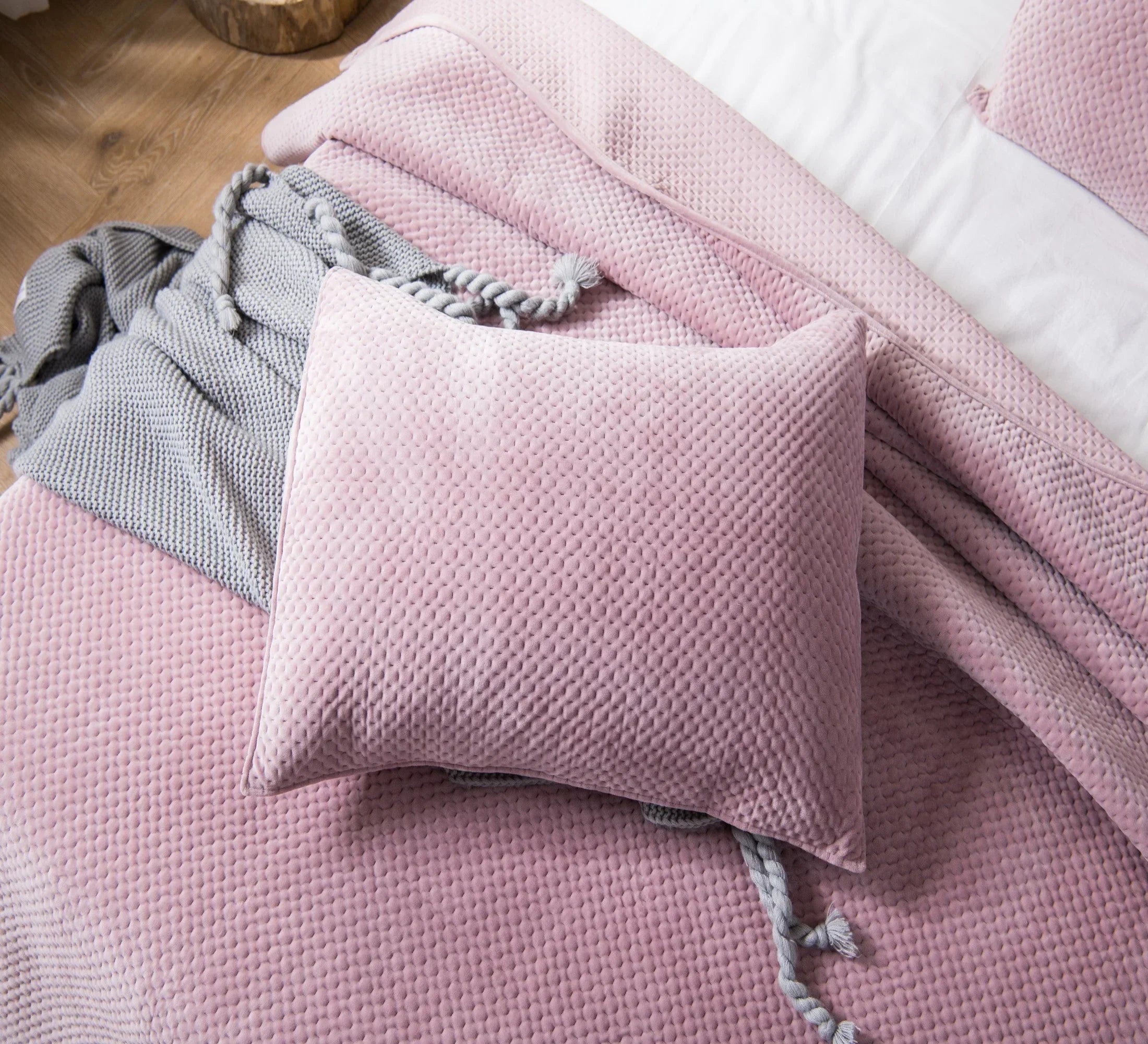 Kasentex All Season Cozy Velvet Quilt Set with Shams, Queen, King, Room Decor, Graduation Gifts