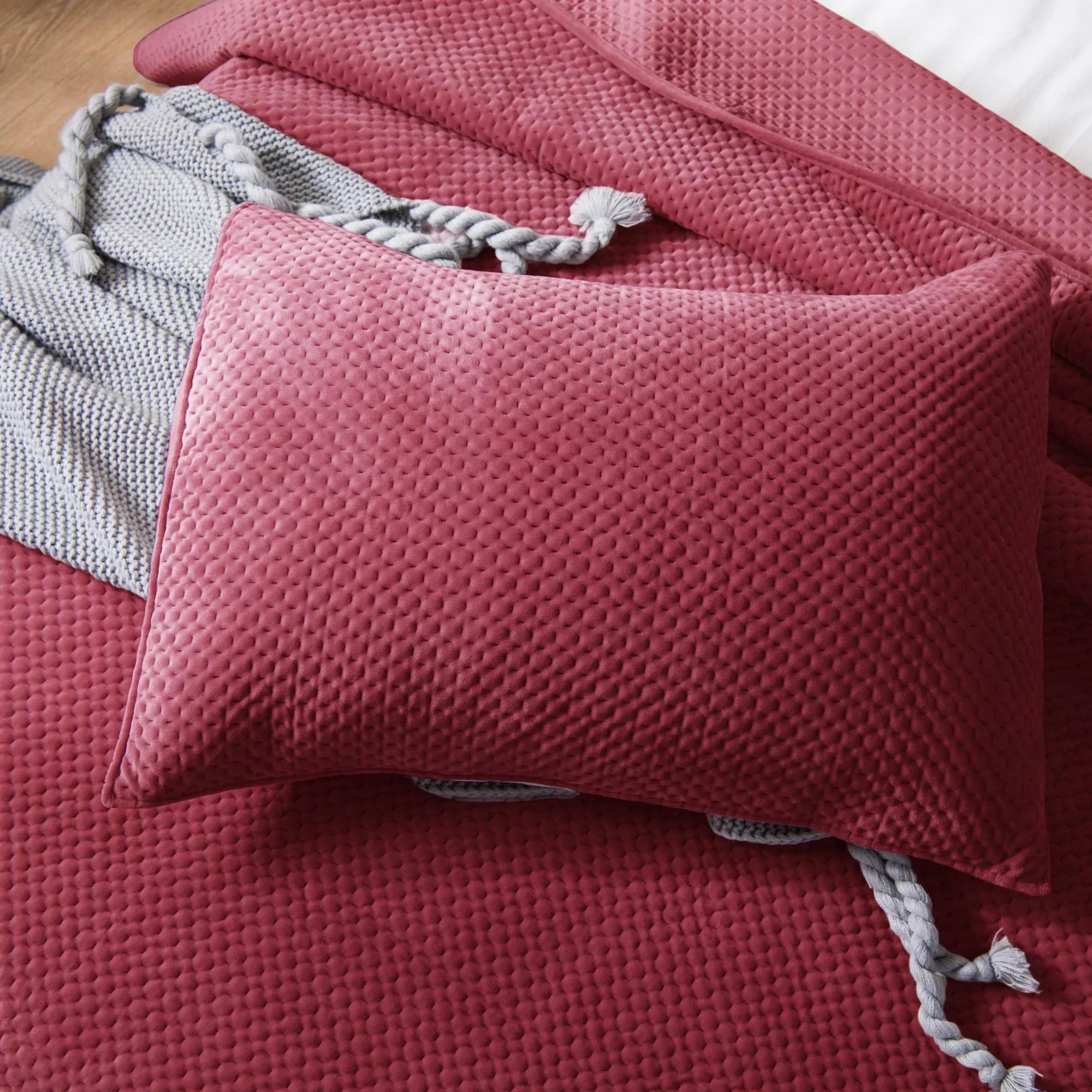Kasentex All Season Cozy Velvet Quilt Set with Shams, Queen, King, Room Decor, Graduation Gifts