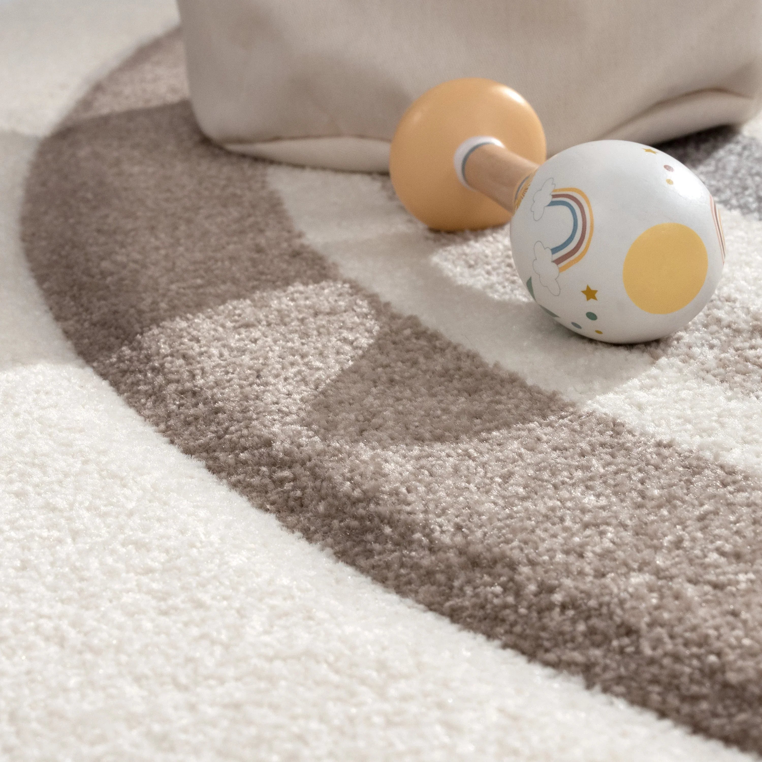 Kids Rug Cosmo with Rainbow & Hearts in Cream, top view - House Of Avana