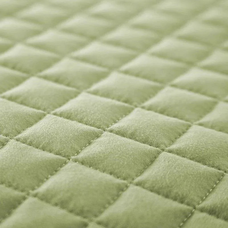 King/Cal King Lightweight Sage Ultra Soft 3-Piece Microfiber Quilt Set