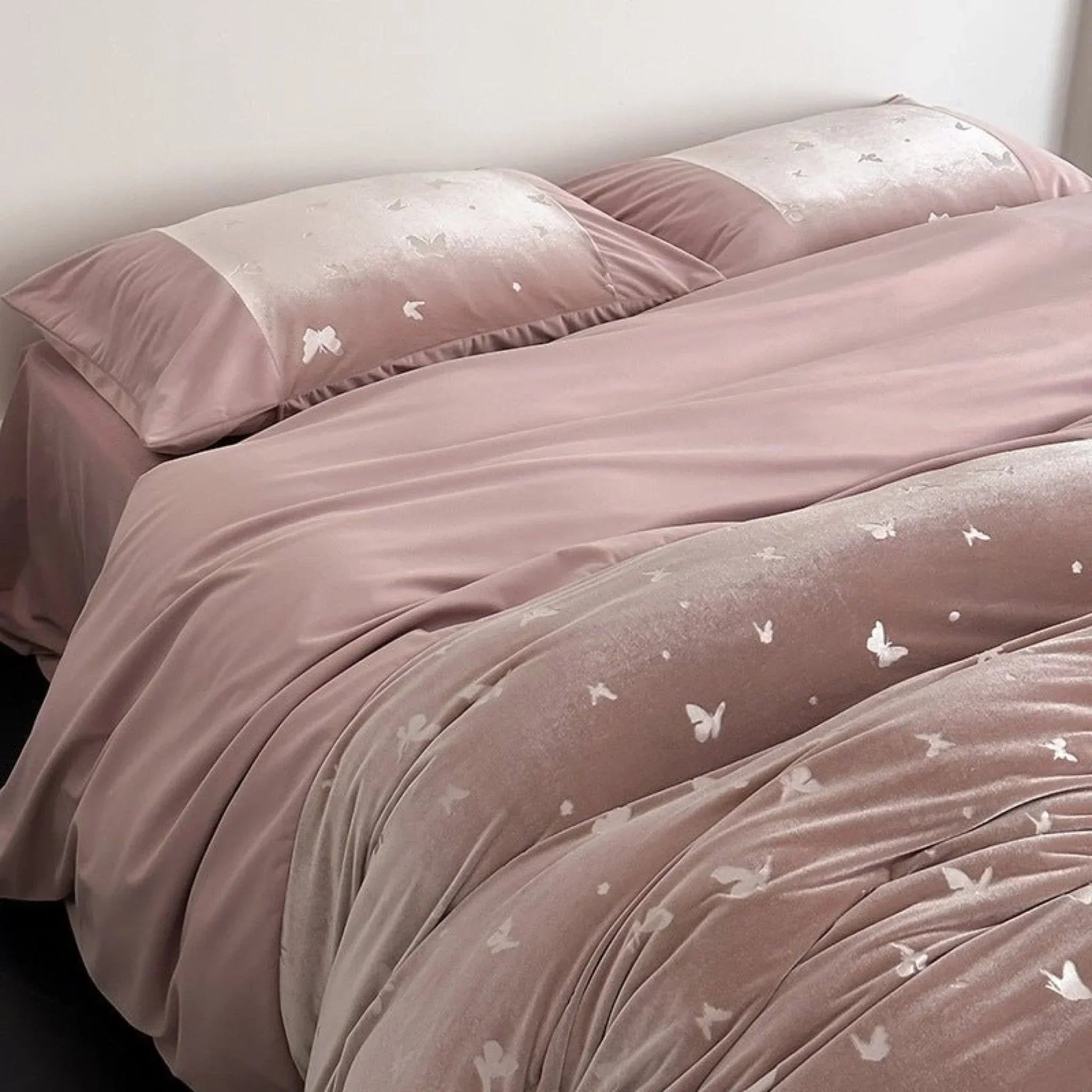 Lilou Velvet Butterfly Bedding Set / Pink Blush Ever Lasting