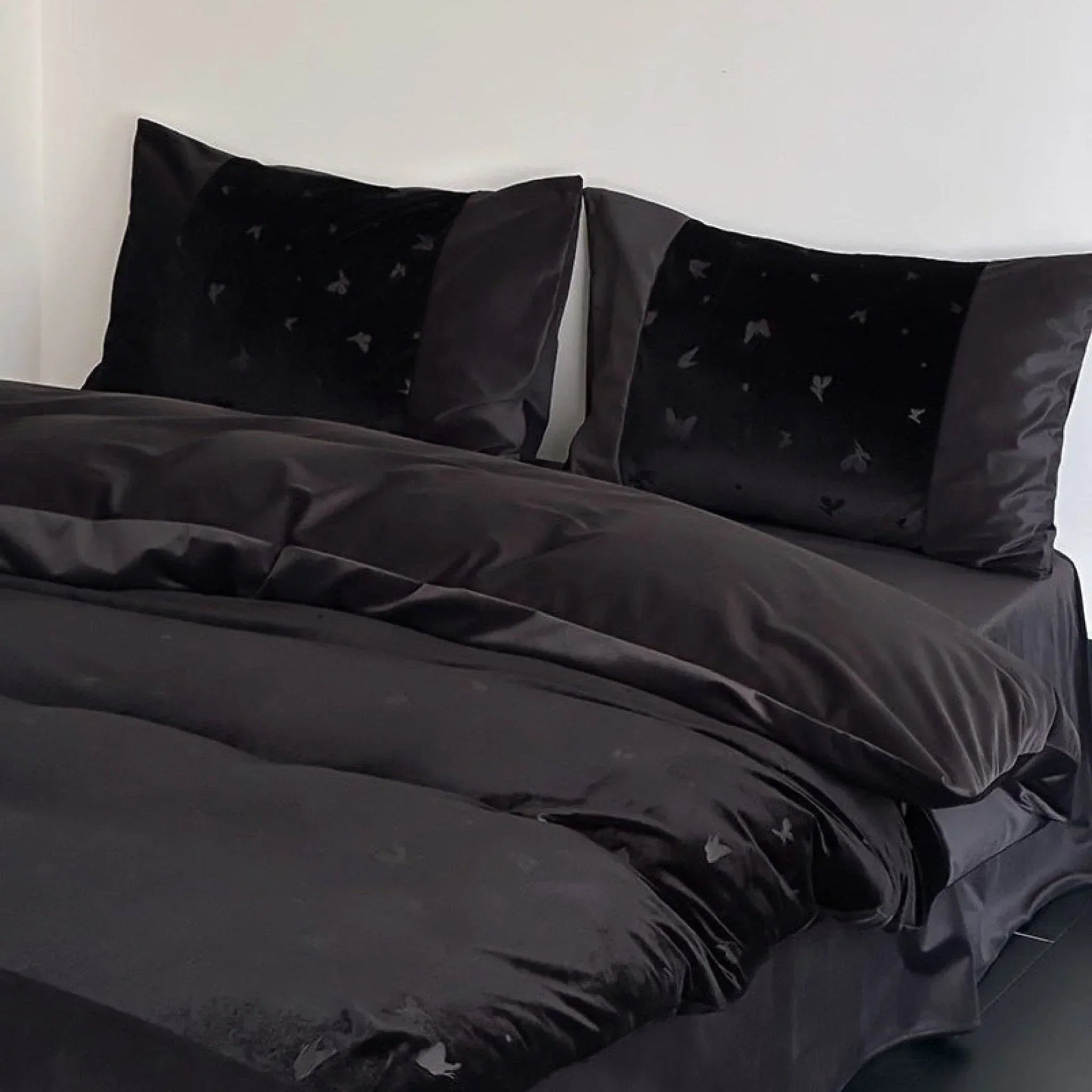 Lilou Velvet Butterfly Bedding Set / Pink Blush Ever Lasting
