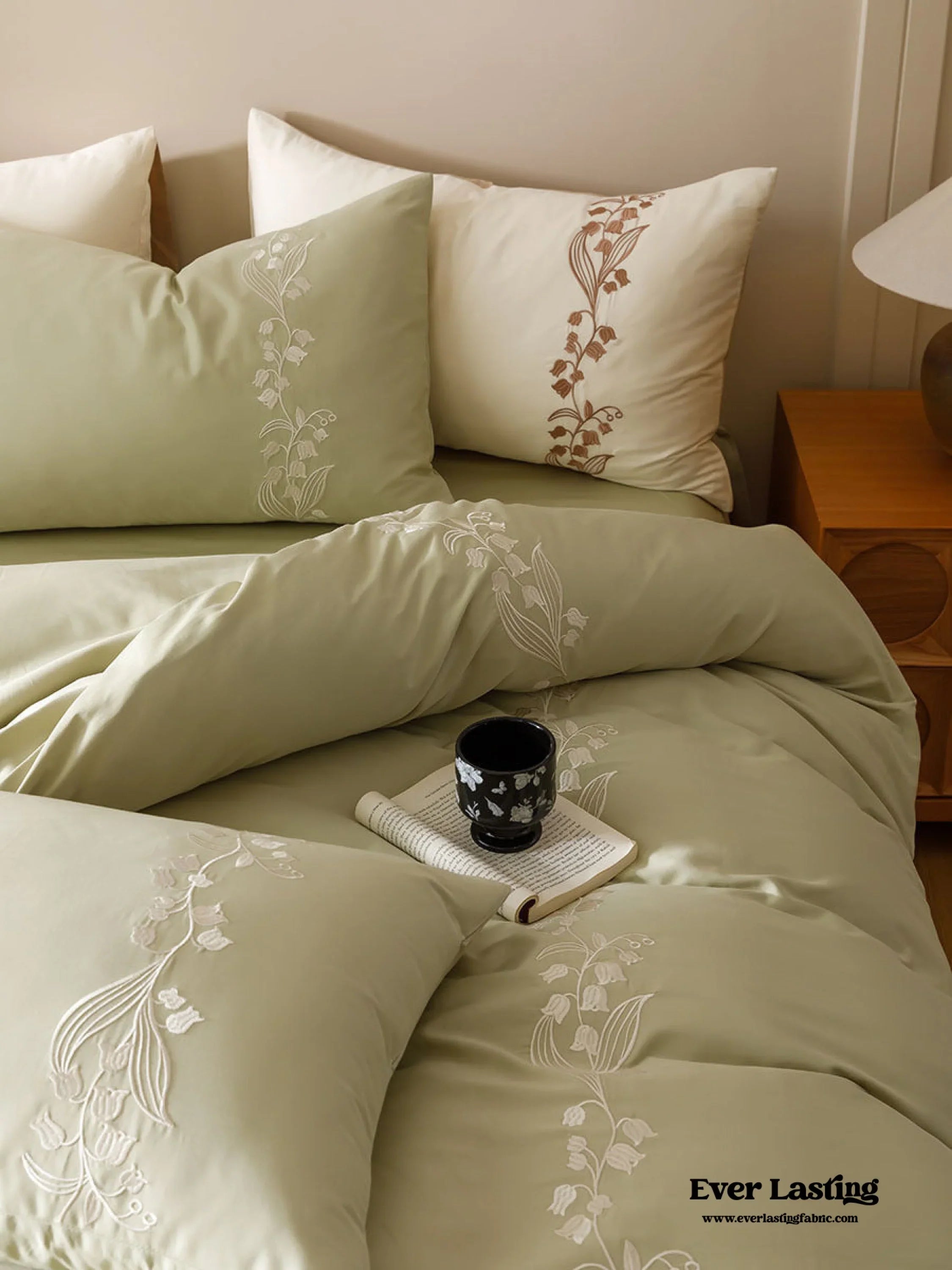 Lily of the Valley Embroidered Silky Bedding Set / Brown Ever Lasting
