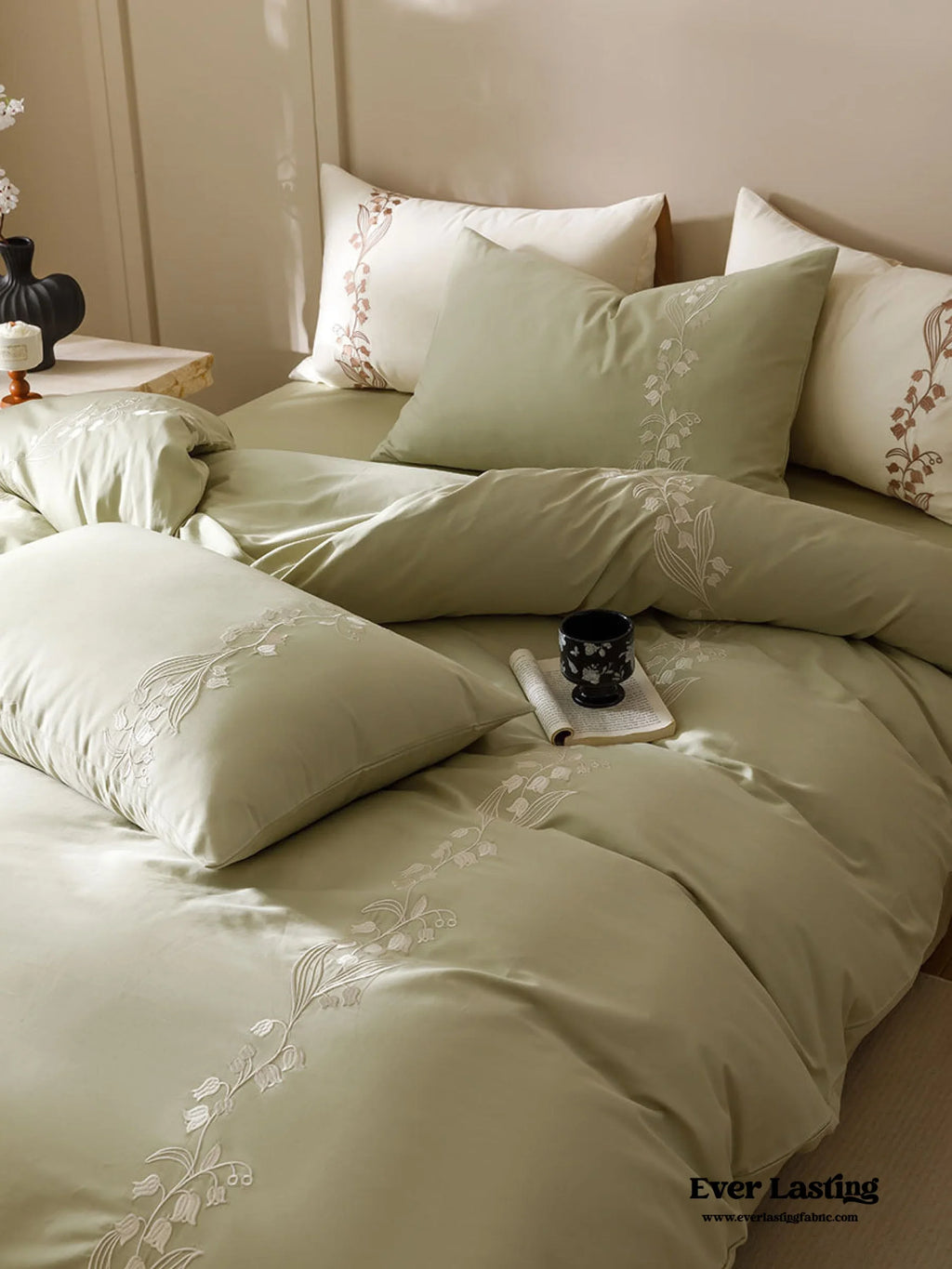 Lily of the Valley Embroidered Silky Bedding Set / Brown Ever Lasting