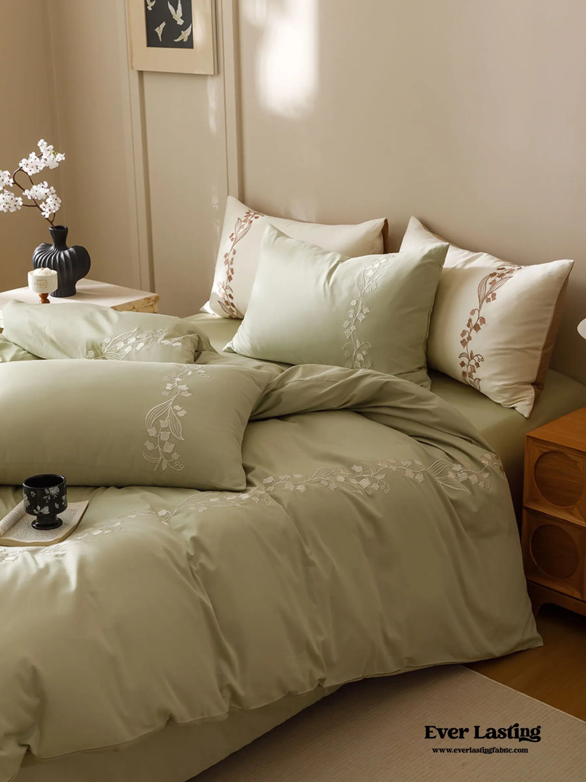 Lily of the Valley Embroidered Silky Bedding Set / Brown Ever Lasting