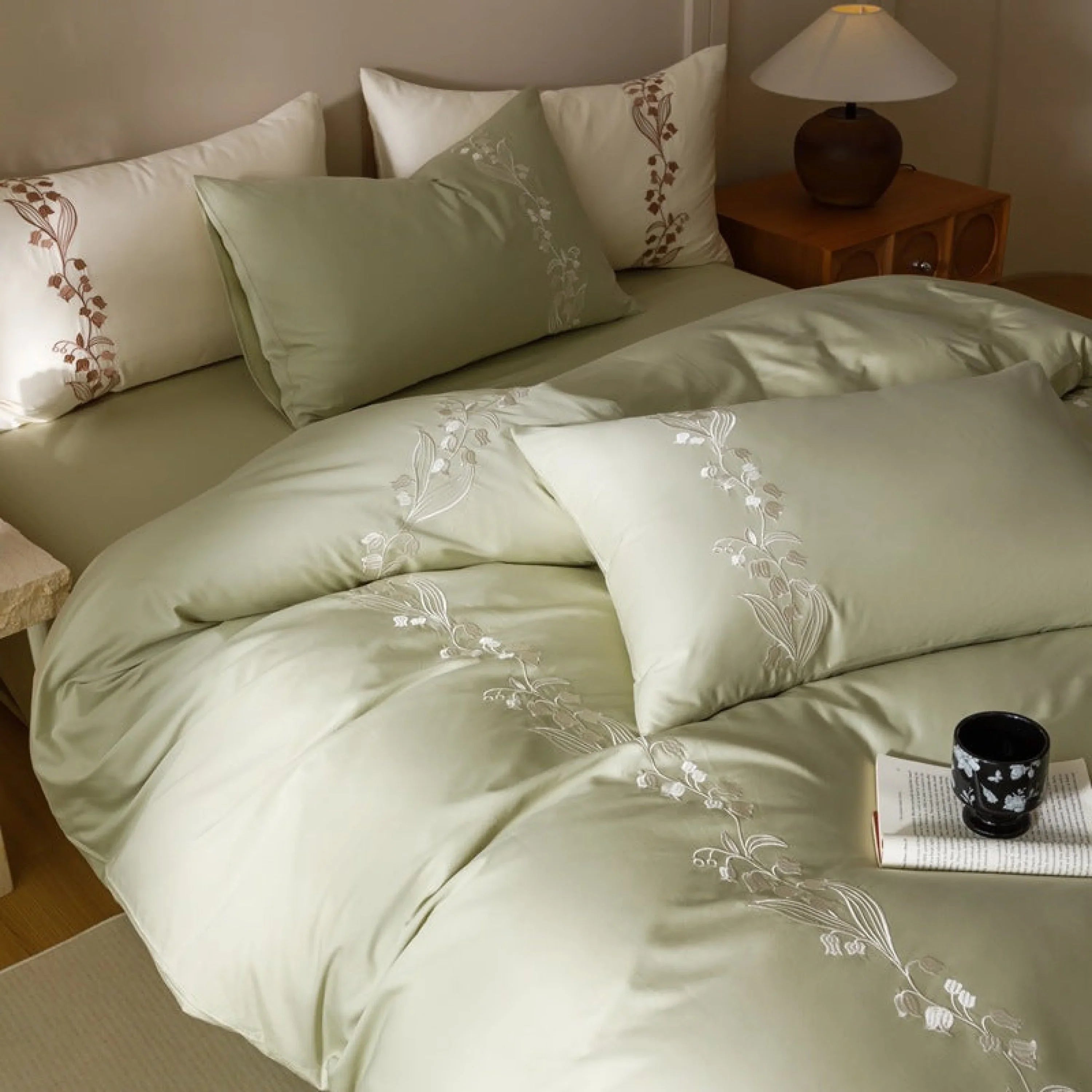 Lily of the Valley Embroidered Silky Bedding Set / Brown Ever Lasting