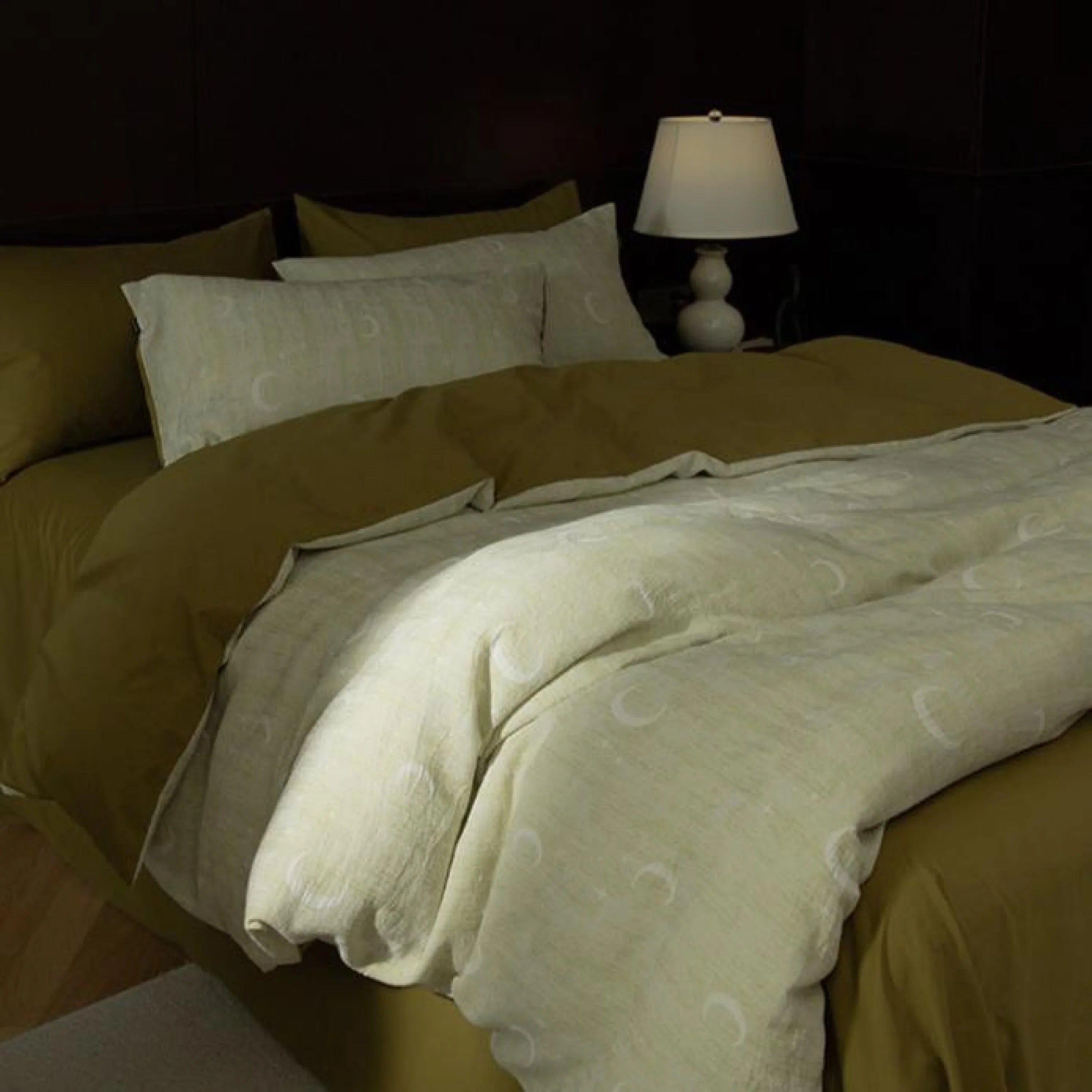 Lucien Silky Vintage Jacquard Bedding Set / Brown Ever Lasting