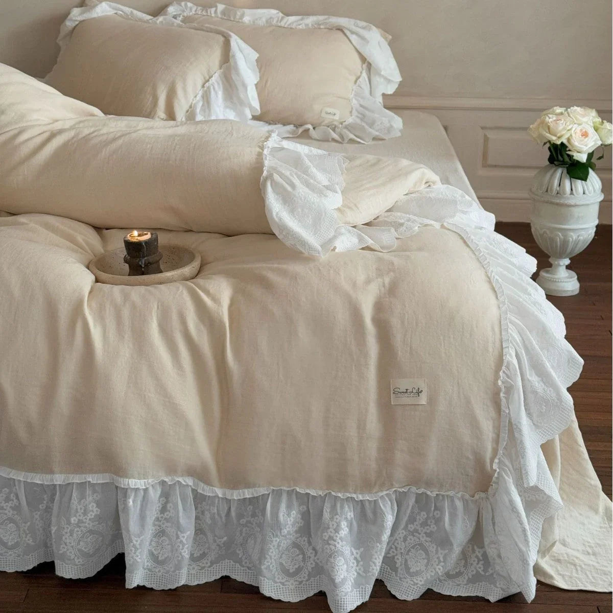 Macaroon French Lace Ruffled Bedding Set / Cream Ever Lasting