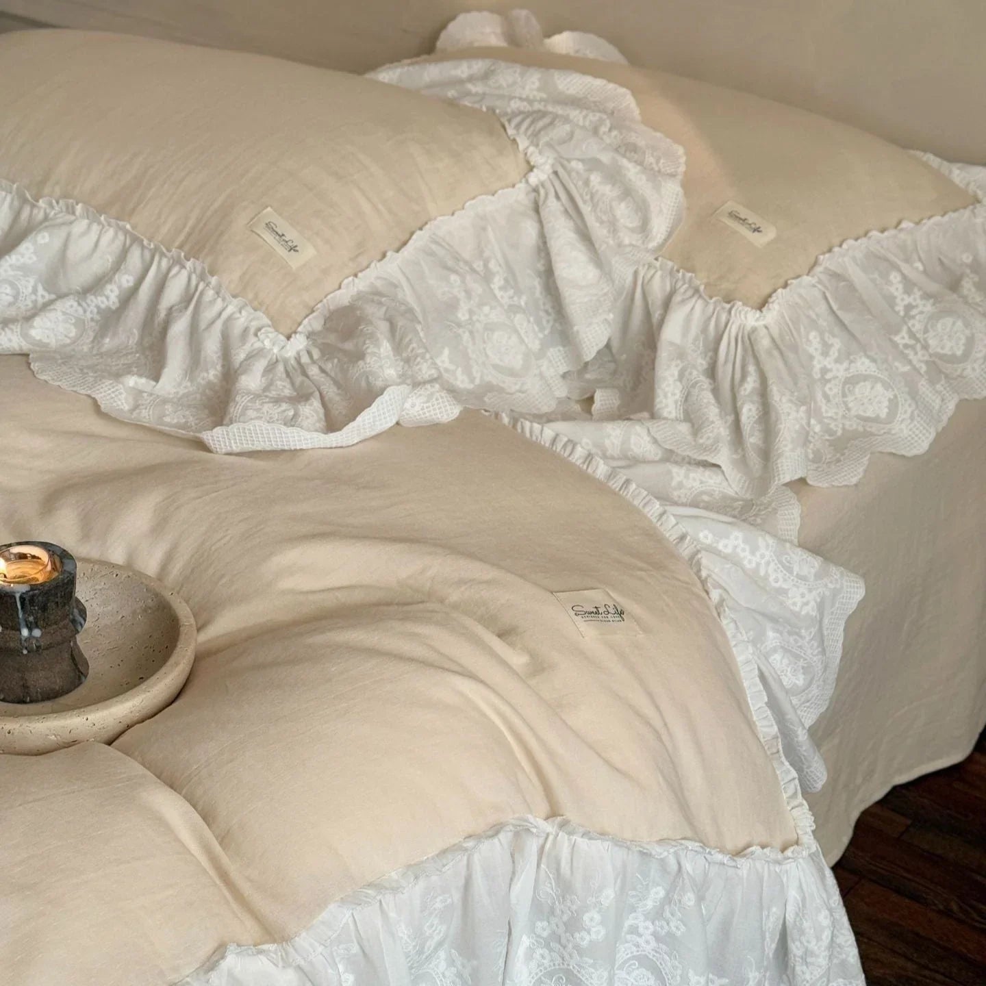 Macaroon French Lace Ruffled Bedding Set / Cream Ever Lasting
